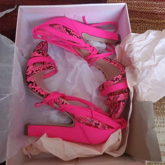 JustFab Shoes - Beautiful pink heels 8.5